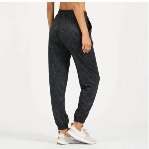 Vuori Boyfriend Jogger Charcoal Tortoise XS - Picture 3 of 11